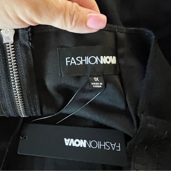 NWT Fashion Nova beautiful black faux snakeskin bell bottom pants - Picture 10 of 12